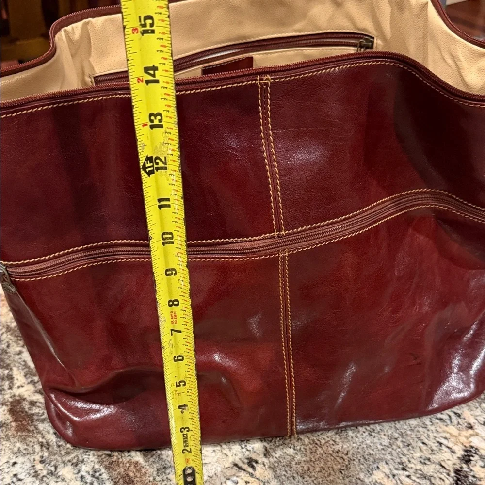 Made in Italy - Italian Leather Travel Shoulder Bag - Picture 6 of 7